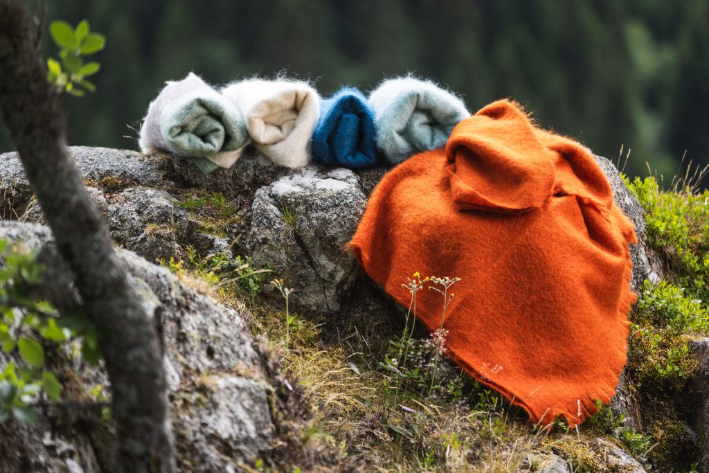 plaids 1 mohair ferme chèvre angora élevage local laine Anne Laure Sablé 89